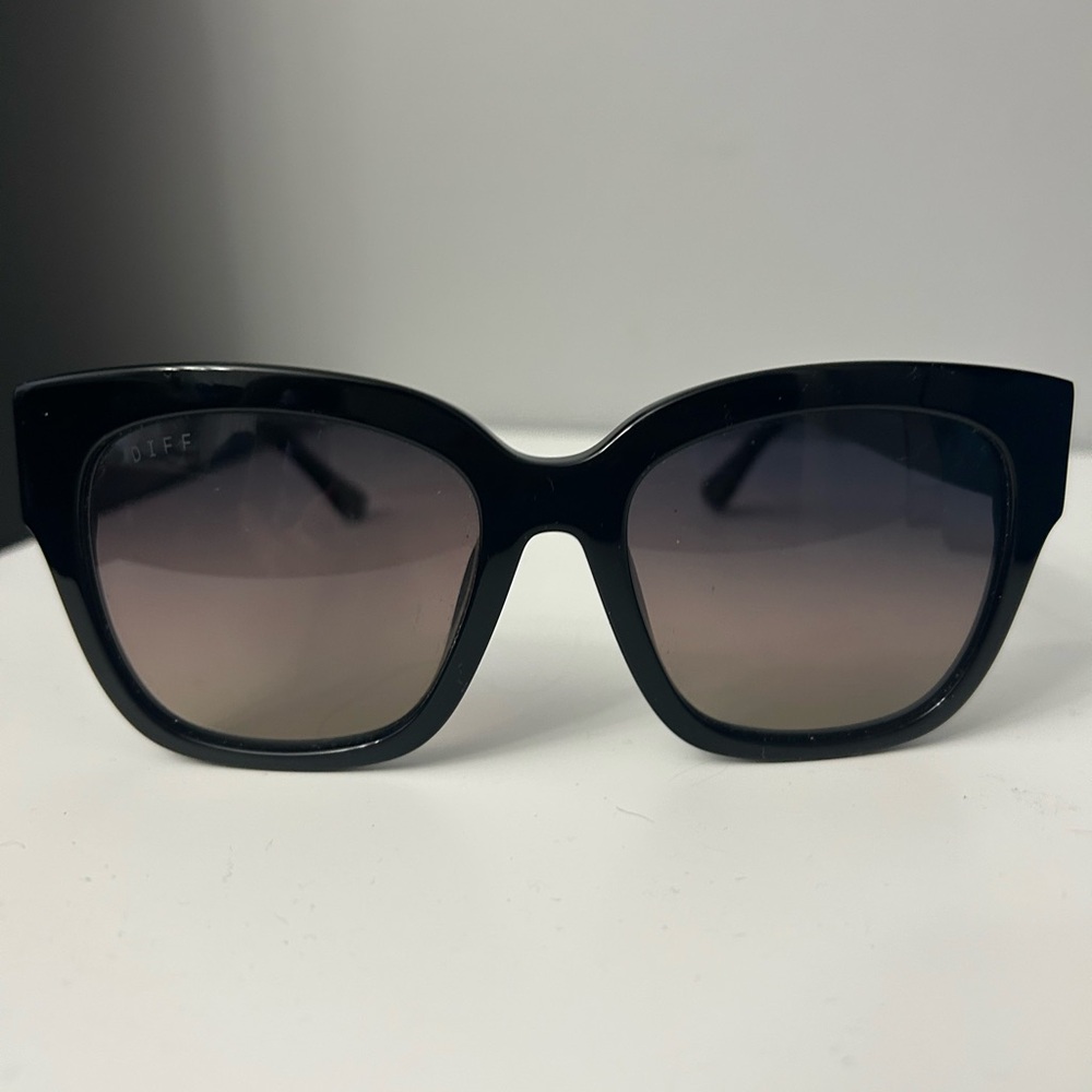 DIFF BELLA II POLARIZED CAT EYE SUNGLASSES GRADIENT LENS SOLD OUT